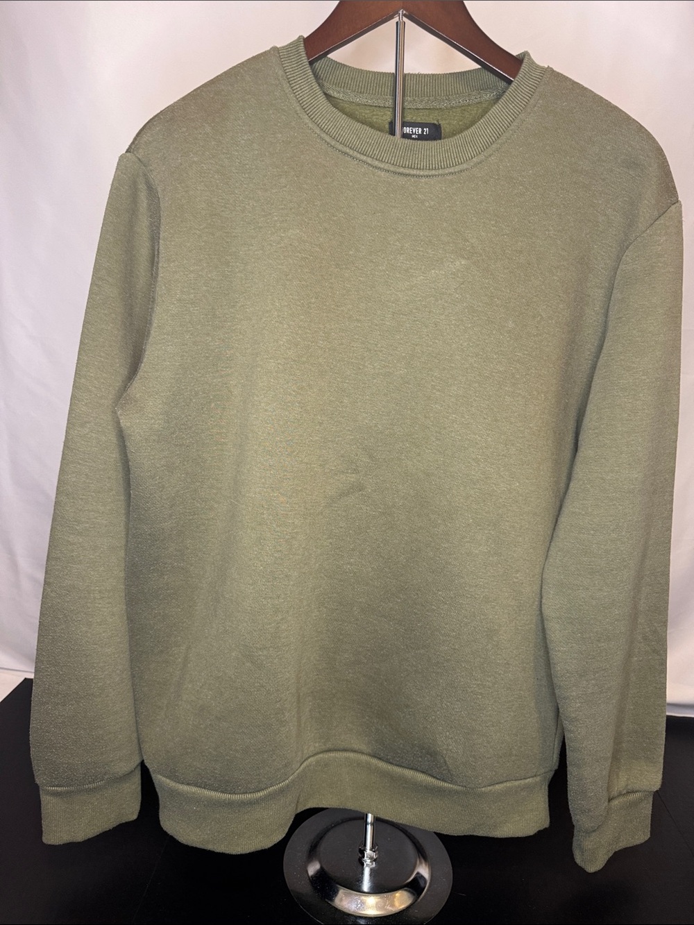 Forever 21 Men's Olive Green Crewneck Sweater men’s medium
